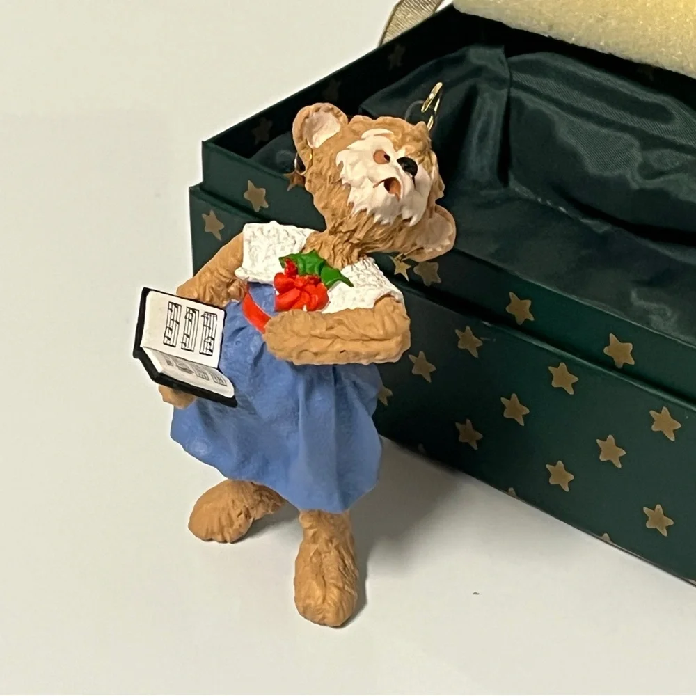 1997 Teddy Bear Family DOROTHY #1 in Series DONNA LEE Christmas Ornament DL3